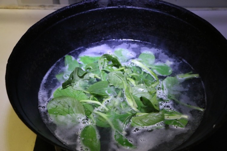鲜肉虾仁馄饨步骤8