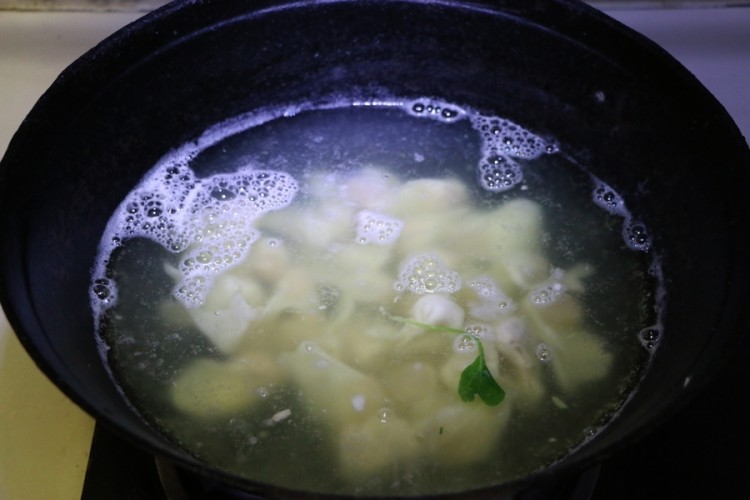 鲜肉虾仁馄饨步骤9