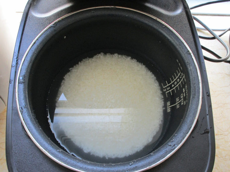 菠萝虾仁饭步骤2