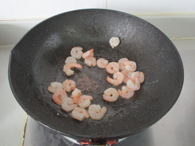 菠萝虾仁饭步骤5