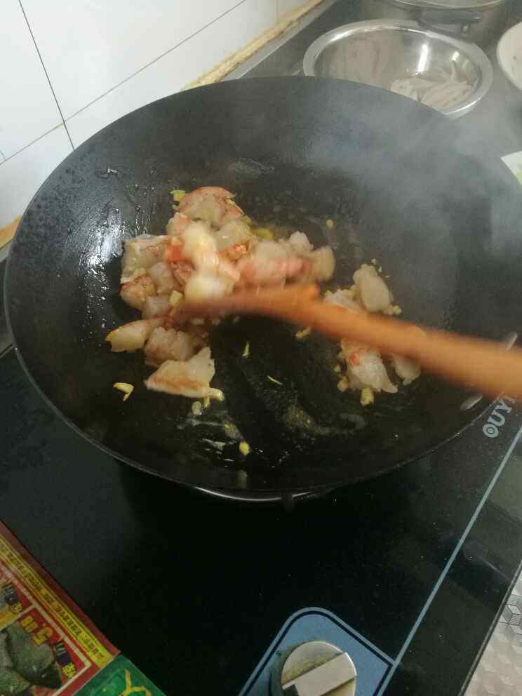 青瓜腰果虾仁步骤9