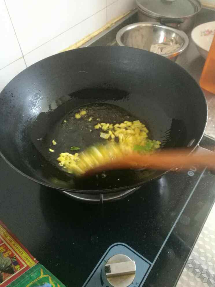 青瓜腰果虾仁步骤8