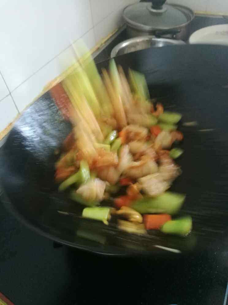 青瓜腰果虾仁步骤10