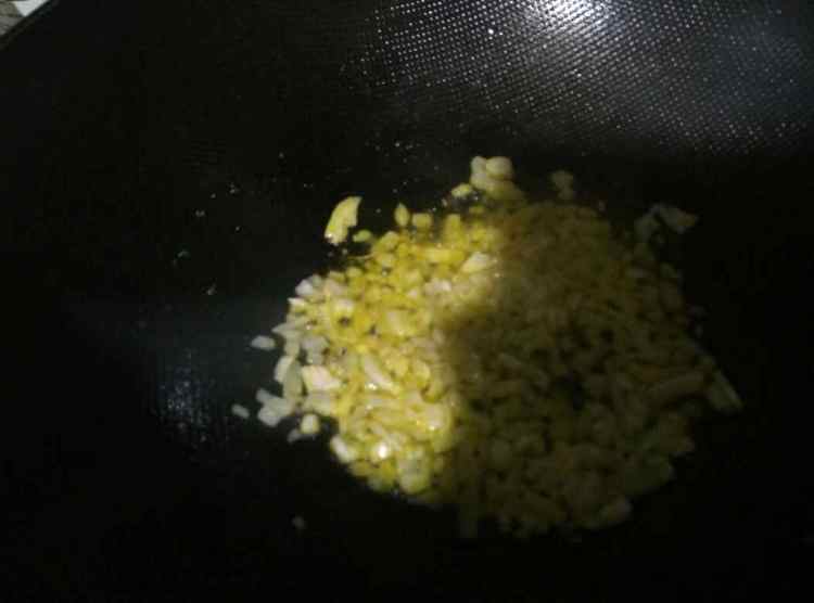 奶香西蓝花虾仁意面步骤3