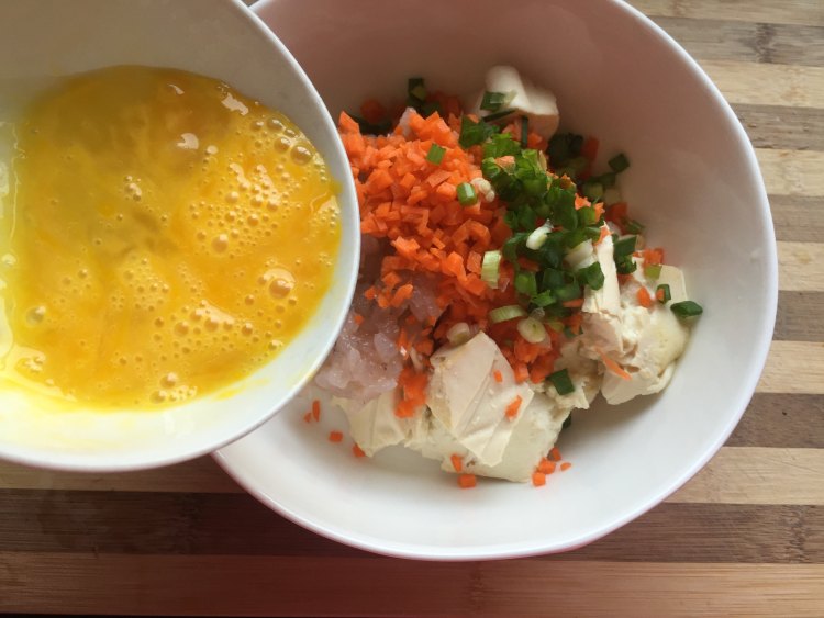 豆腐虾饼#非转基因金步骤3