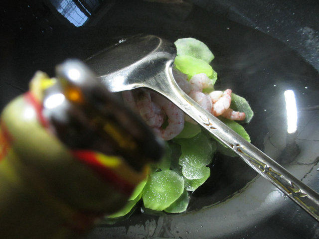 虾仁莴笋煮豆腐步骤4