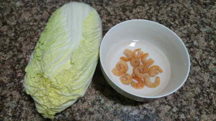 白菜炒虾仁步骤1