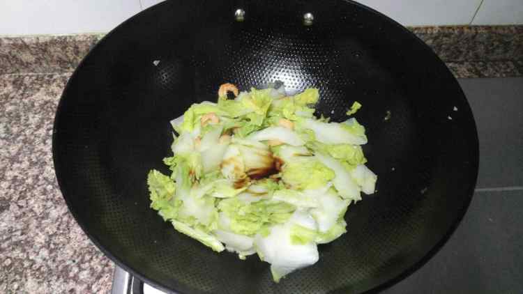 白菜炒虾仁步骤7