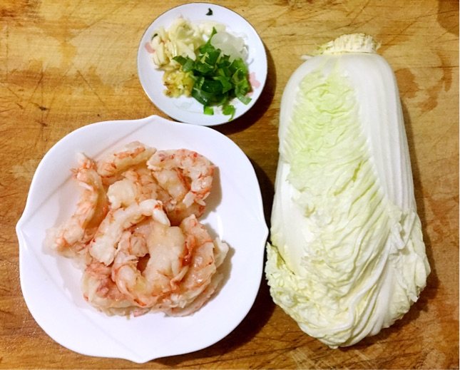 辣白菜炒虾仁步骤1