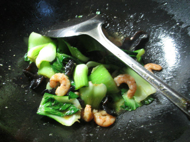 黑木耳虾仁炒青菜步骤9