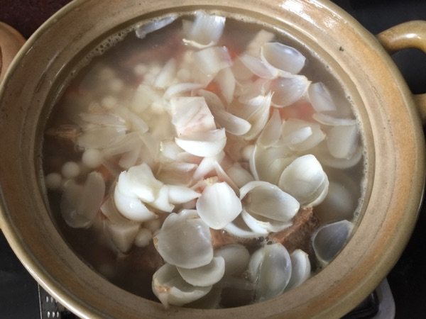 百合芡实香芋煲步骤4