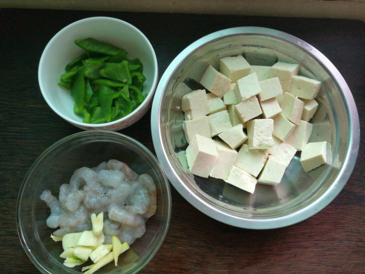 豆腐虾仁步骤1