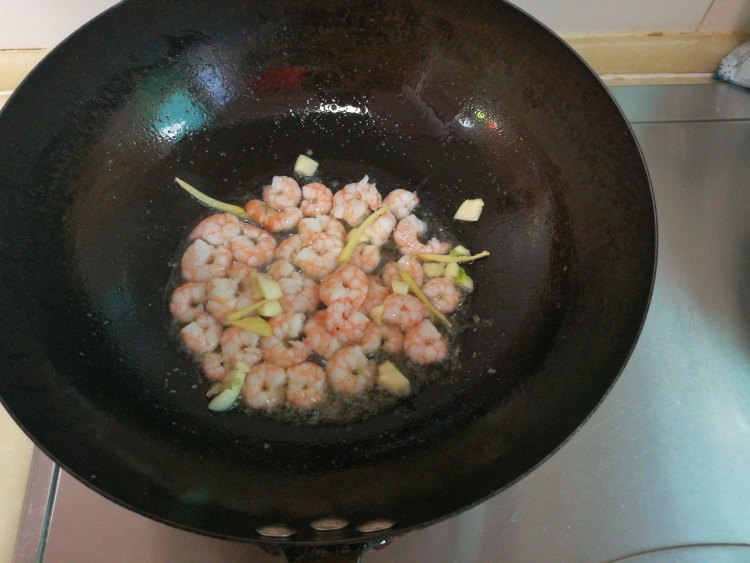 豆腐虾仁步骤4