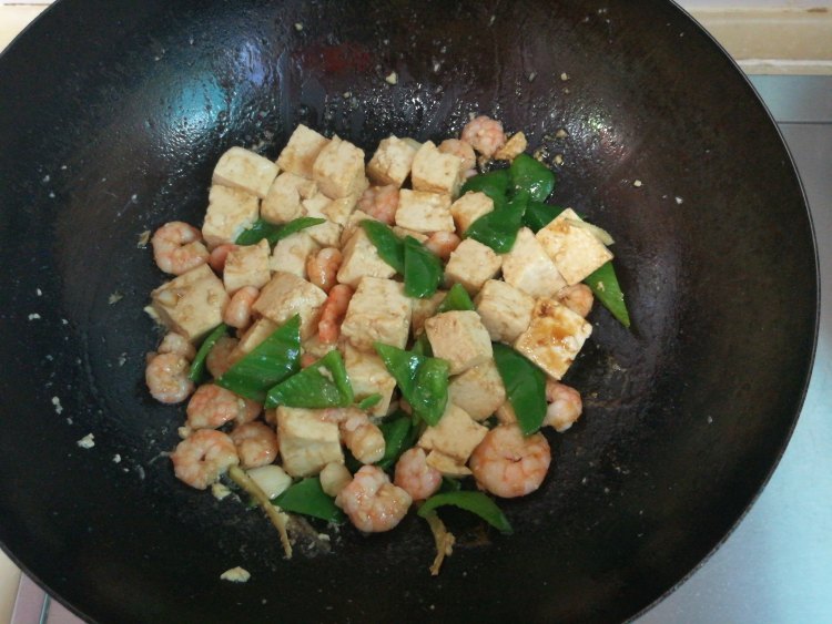 豆腐虾仁步骤8