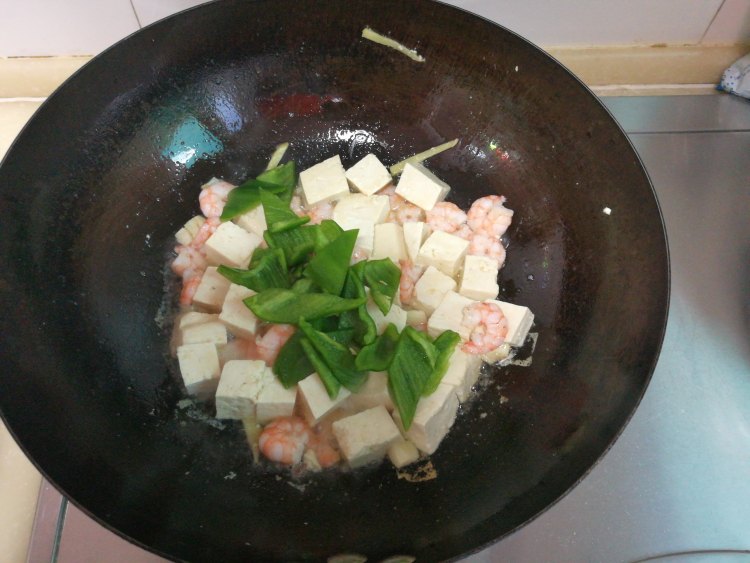 豆腐虾仁步骤6