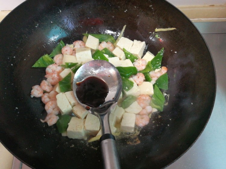 豆腐虾仁步骤7