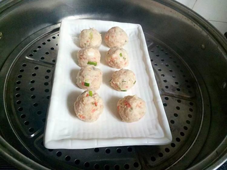 鸡肉虾仁丸子步骤11