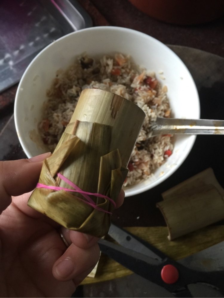 榄香海鲜竹筒饭步骤5