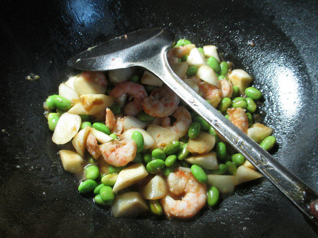 虾仁茭白炒毛豆步骤9