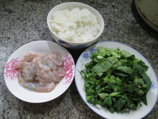 虾仁青菜炒饭步骤1