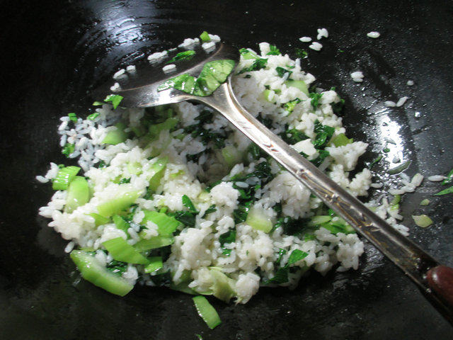虾仁青菜炒饭步骤5
