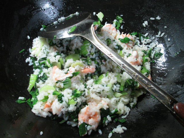 虾仁青菜炒饭步骤8