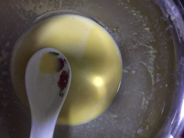 胡萝卜鲜虾蛋卷步骤2
