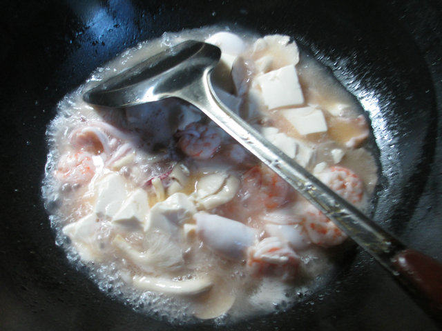 海鲜秀珍菇豆腐步骤5