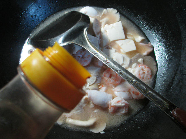 海鲜秀珍菇豆腐步骤6
