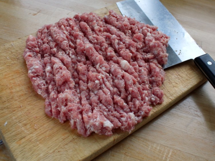 猪肉白菜虾仁煎饺步骤2