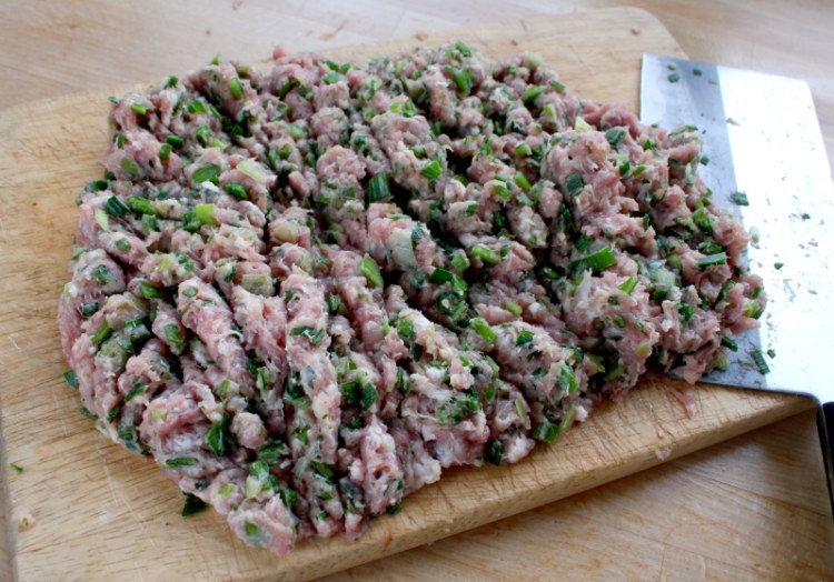 猪肉白菜虾仁煎饺步骤3