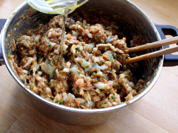 猪肉白菜虾仁煎饺步骤7