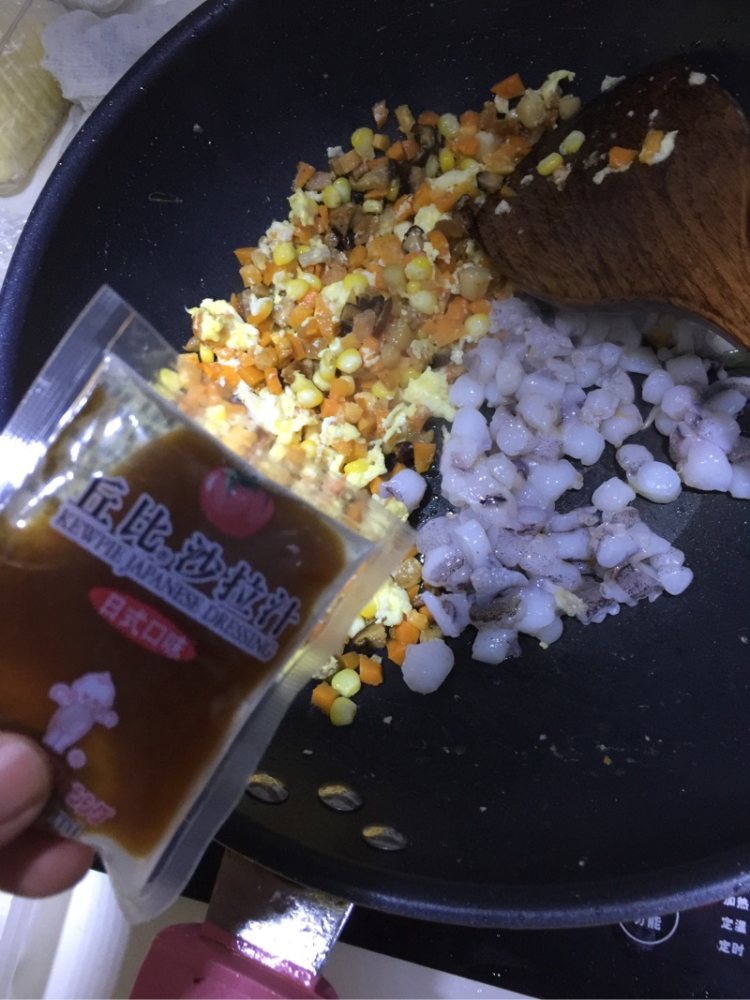 核桃海鲜炒饭步骤6