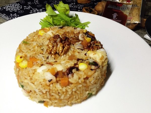 核桃海鲜炒饭步骤14