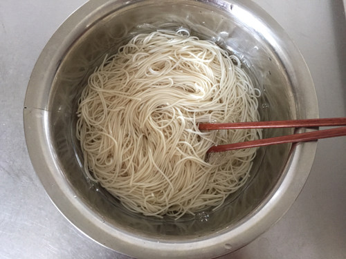 虾仁凉面步骤6