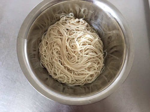 虾仁凉面步骤7