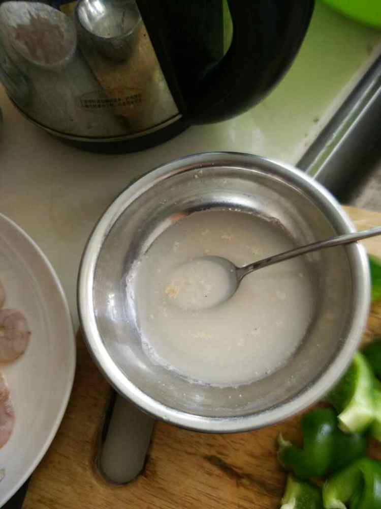 番茄茄香青椒虾仁步骤2