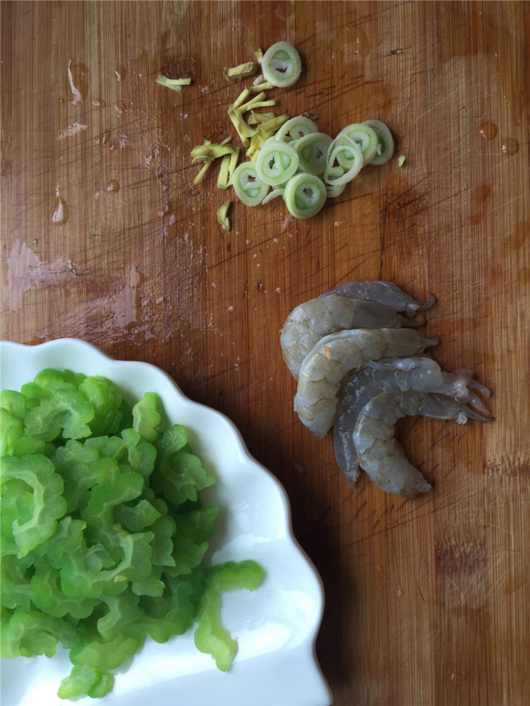 苦瓜虾仁滑蛋步骤3