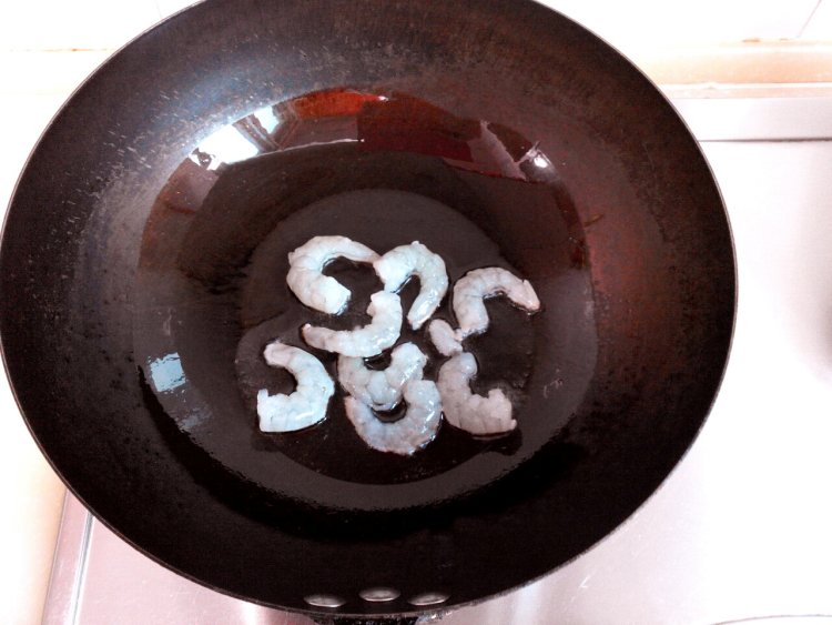 口蘑爆虾仁步骤2