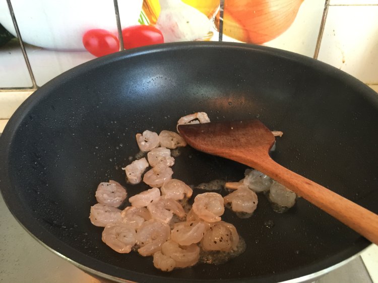 凤梨虾仁焗饭步骤4