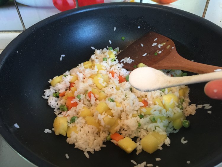 凤梨虾仁焗饭步骤6
