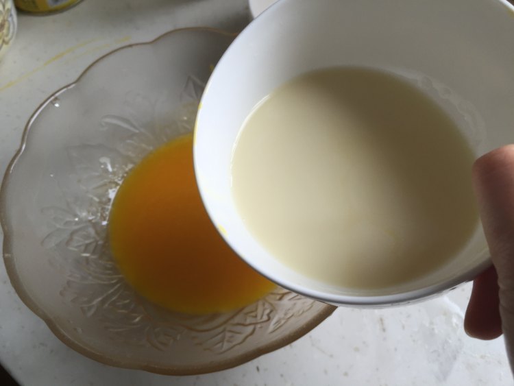 豆浆海参虾仁炖蛋步骤4