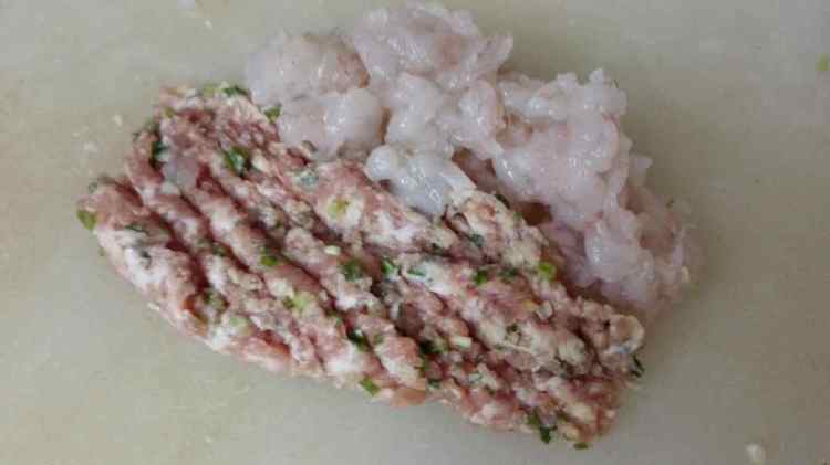 翡翠猪肉虾仁小馄饨步骤4