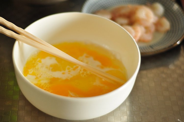芦笋虾仁蛋饼#多效护步骤5