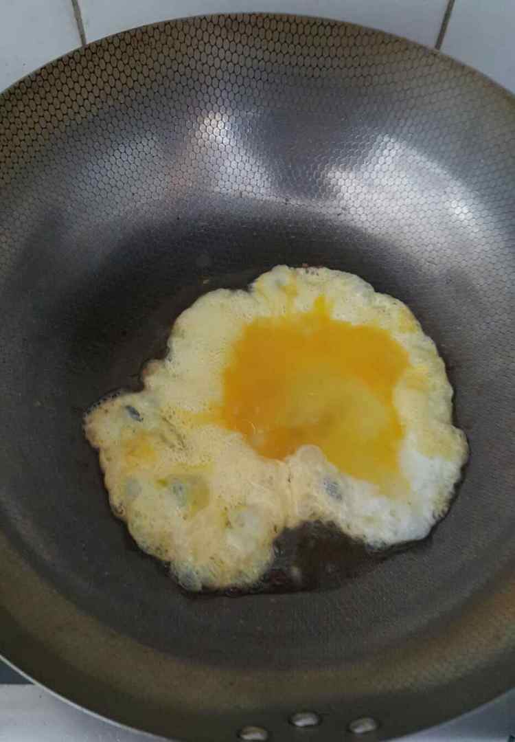 黄瓜虾仁炒鸡蛋步骤3