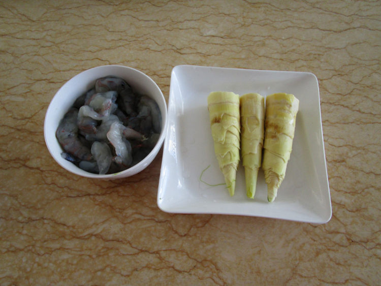 翡翠虾滑醸竹笋步骤1