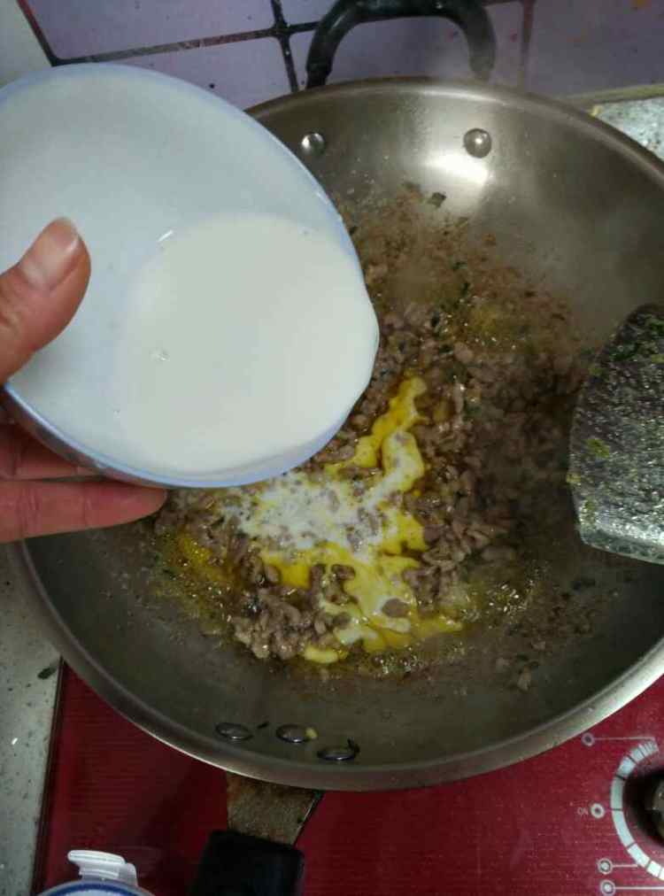 虾仁春卷步骤7