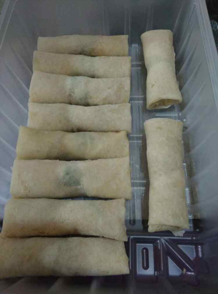 虾仁春卷步骤14