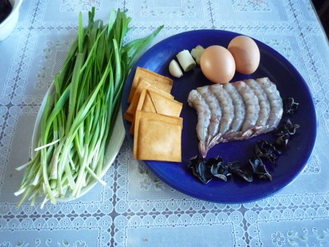 虾仁炒香干步骤1