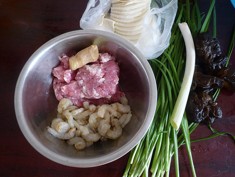 猪肉三鲜锅贴步骤1